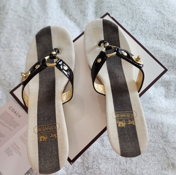 NEW! Coach Fauna Crinkle Patent Mahogany Sandals, NIB, Size 9.5 M - Picture 2 of 9